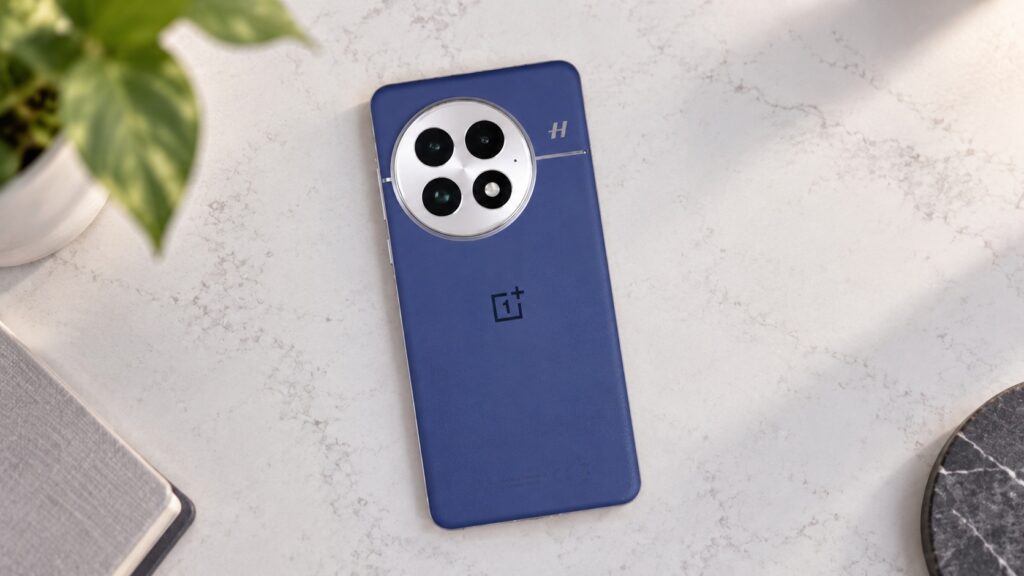 OnePlus 13, one of the first phones to receive ColorOS 17