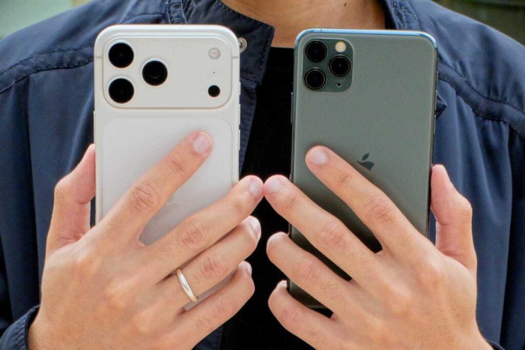 iPhone 11 Pro Max (right) next to iPhone 17 Pro Max. The difference is visible. Photo.