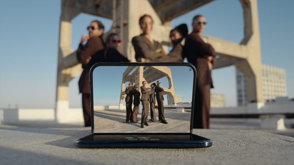 Sensor-shift stabilization is the key difference. Shooting with the iPhone Duo unfolded. Photo.