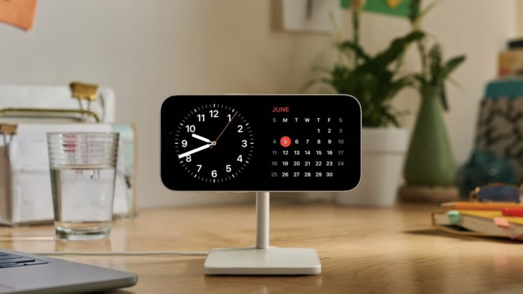 Standard daytime StandBy on an iPhone